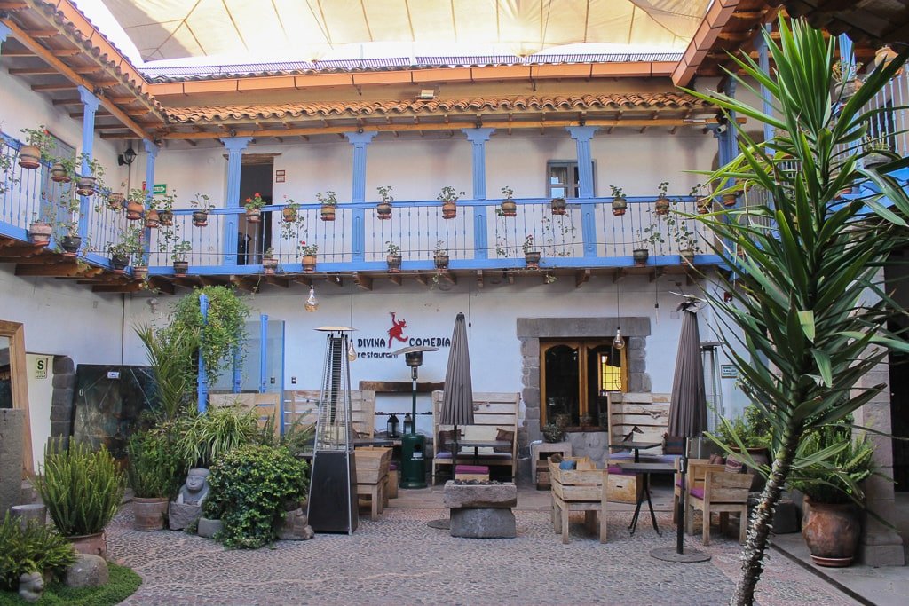 COURTYARD ARQUEOLOGO